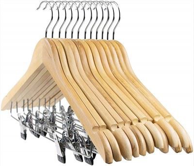 Percha de madera natural para pantalones